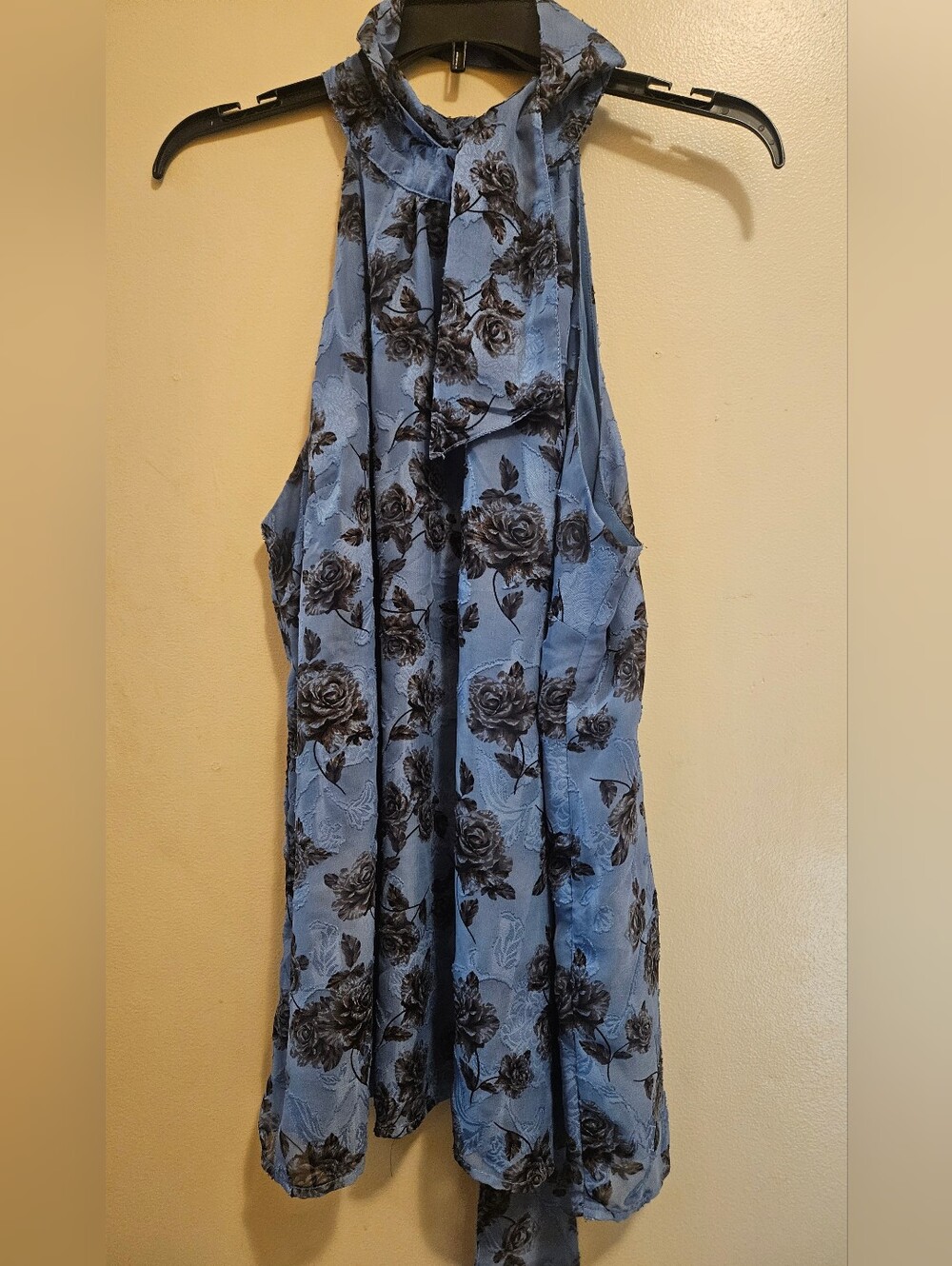Torrid Size 1 Blue Floral Tie Neck Sleeveless Blouse | 14/16 | Romantic Feminine - Picture 12 of 15